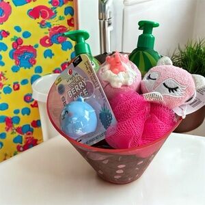 Girls/ Kids Bath and Body gift set New